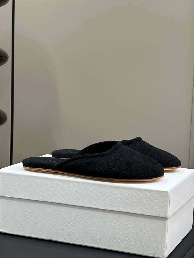 The R0w canal slip-on black suede