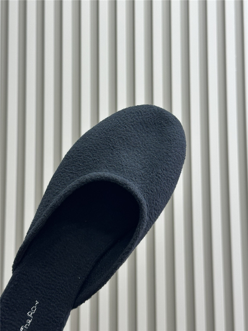 The R0w canal slip-on black suede