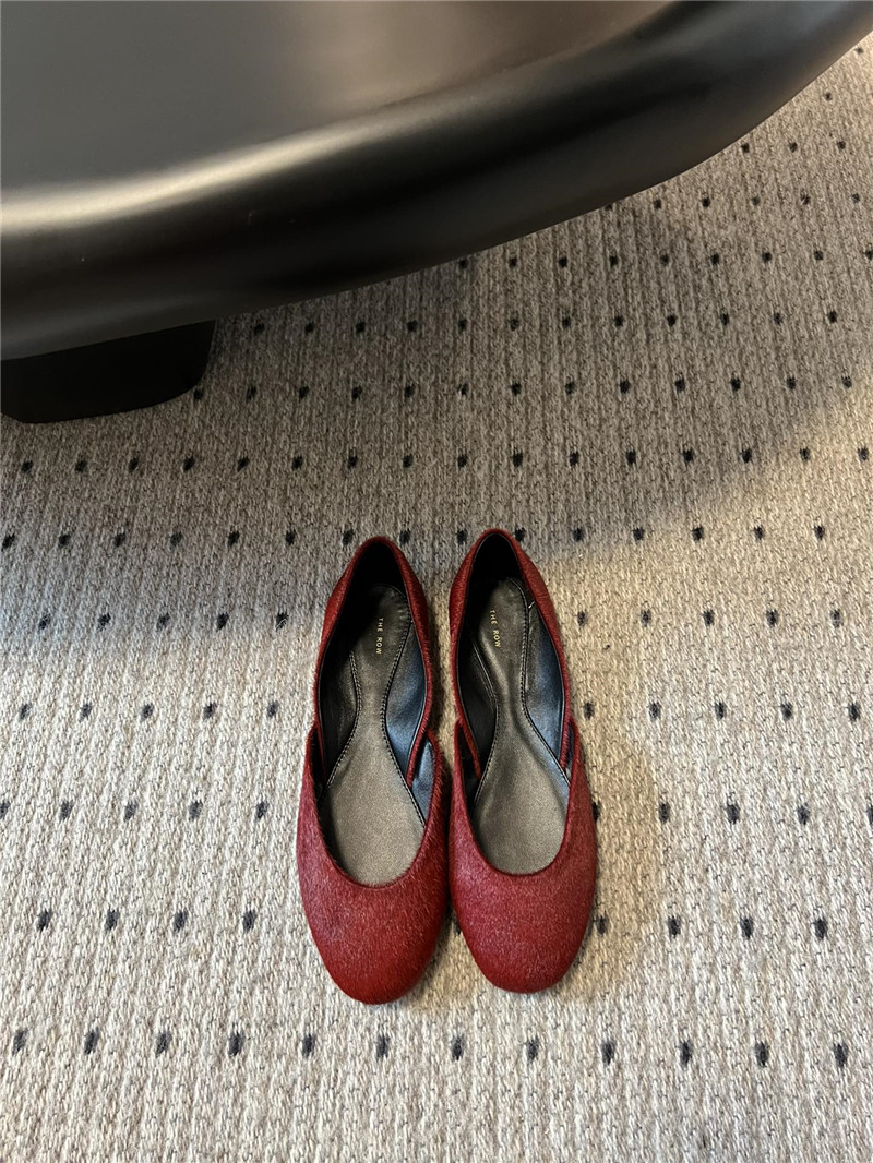 The R0w gemma ballet slipper burgundy suede