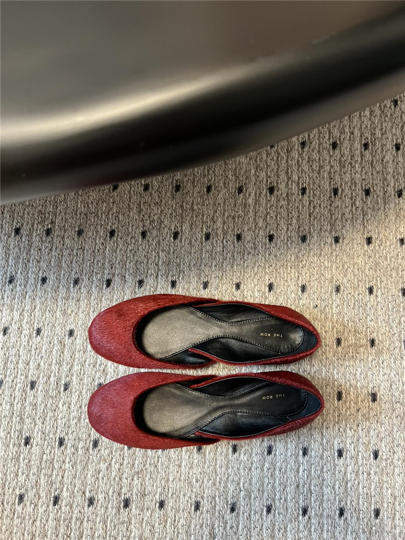 The R0w gemma ballet slipper burgundy suede