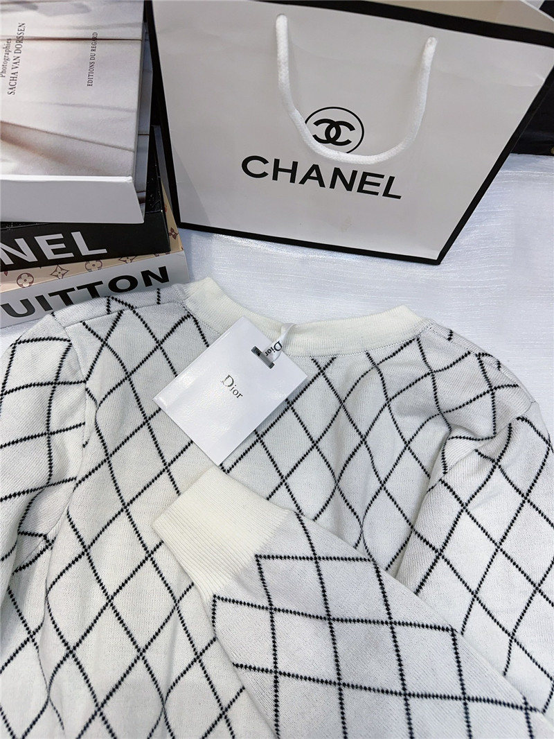 D10r v-neck checkered cardigan sweater replica clothing sites