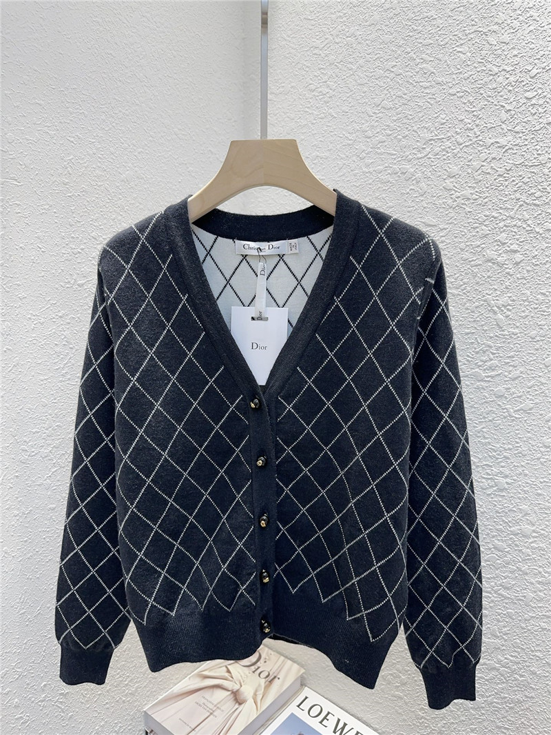 D10r v-neck checkered cardigan sweater replica clothing sites