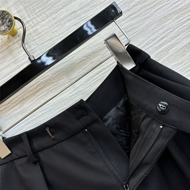 l0vis Vvtt0n lv metal button embellished shorts replicas clothes