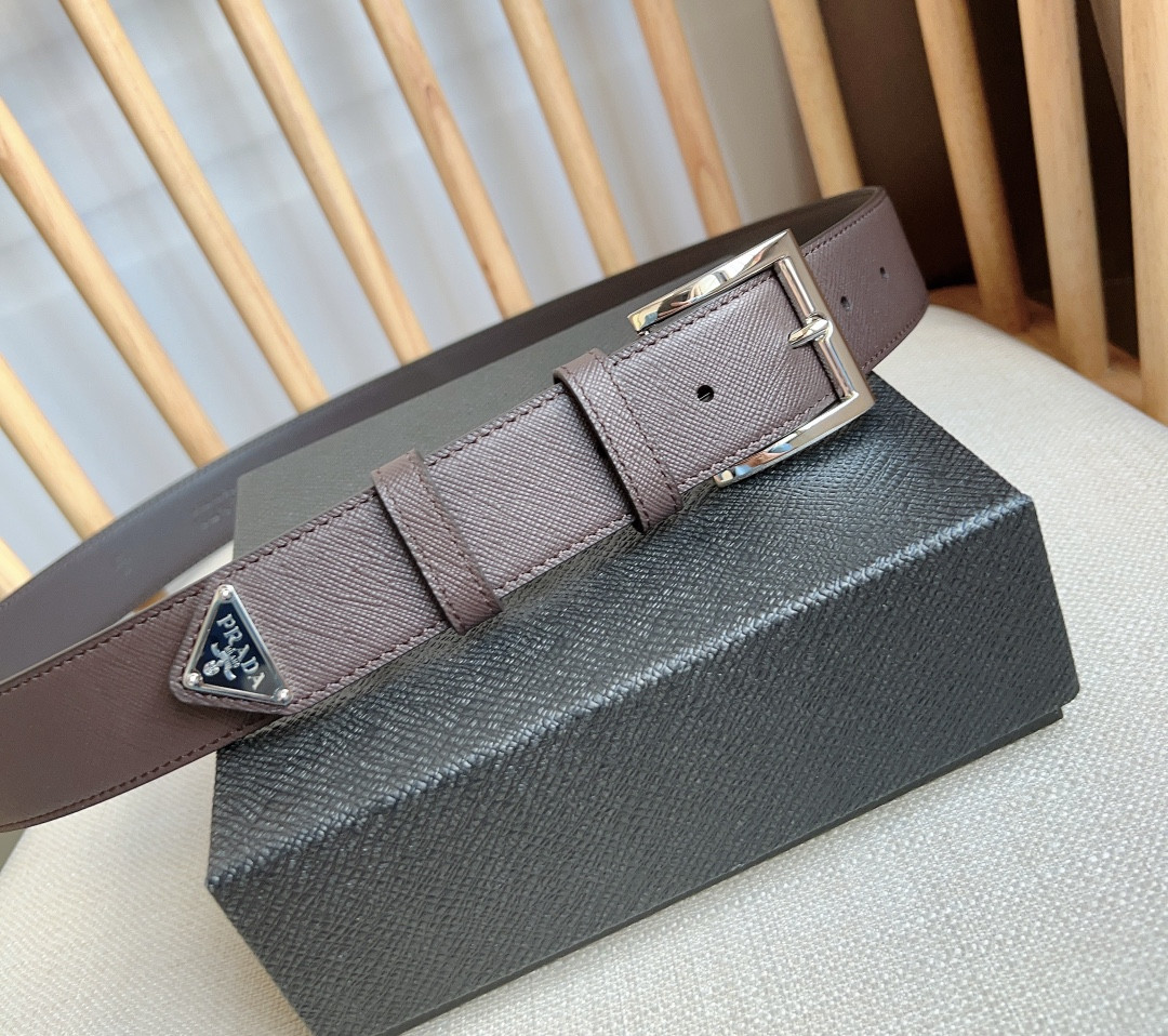 Pra*a triangle logo belt