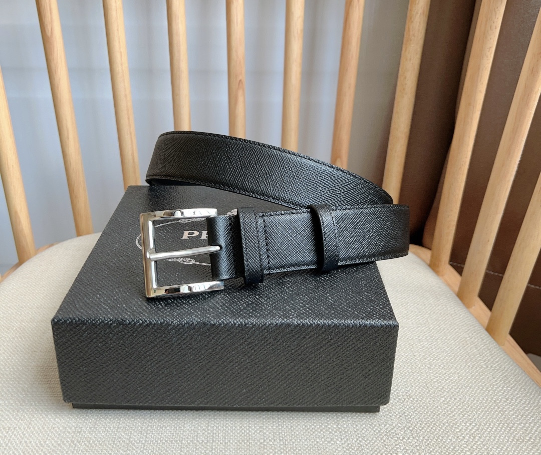 Pra*a triangle logo belt