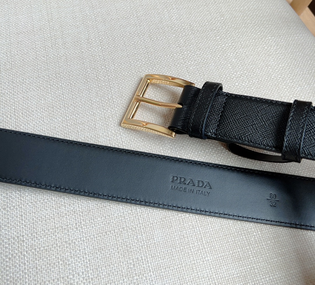 Pra*a triangle logo belt
