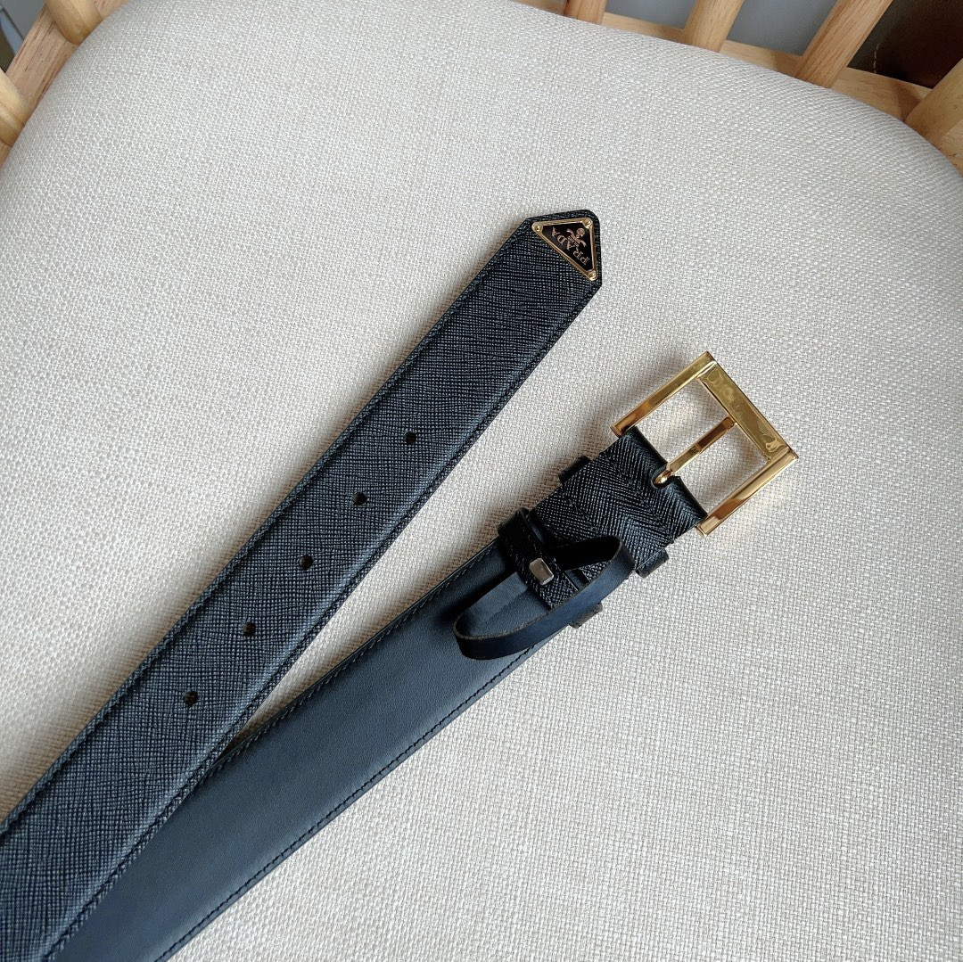 Pra*a triangle logo belt