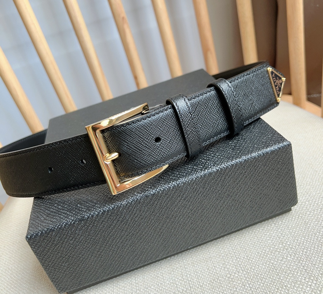 Pra*a triangle logo belt