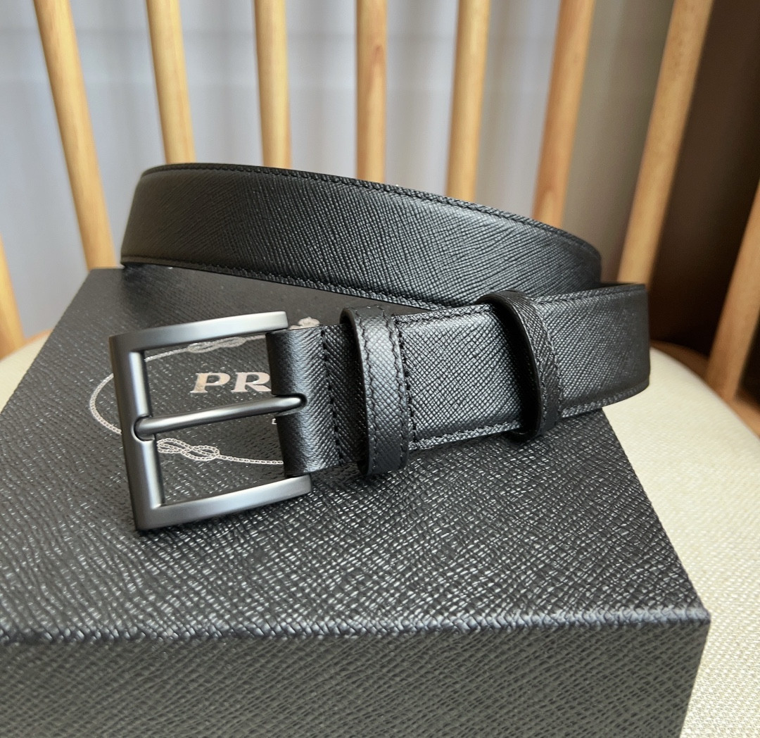 Pra*a triangle logo belt