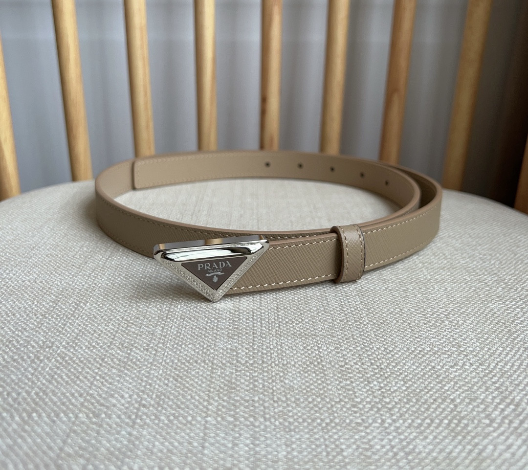 Pra*a triangle logo outline belt