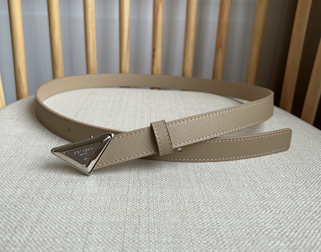 Pra*a triangle logo outline belt