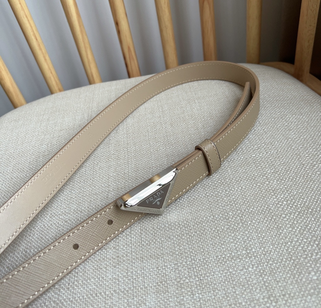 Pra*a triangle logo outline belt