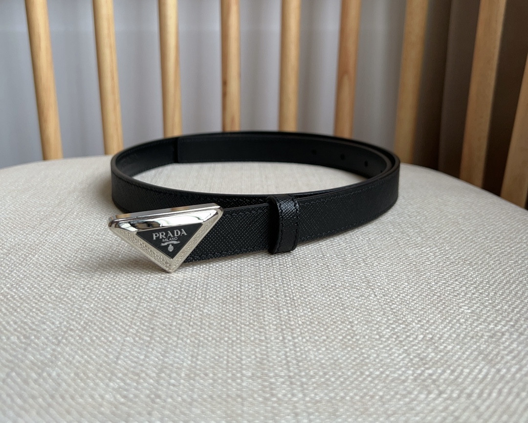 Pra*a triangle logo outline belt
