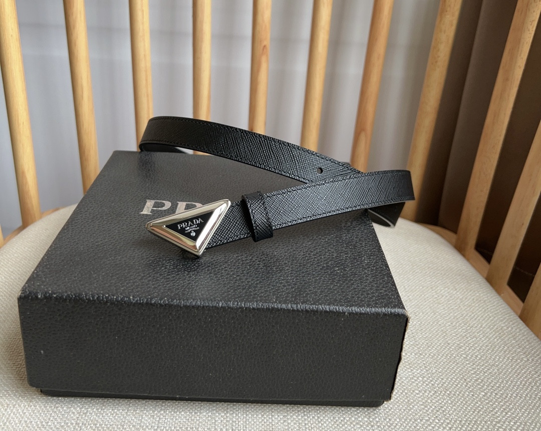 Pra*a triangle logo outline belt