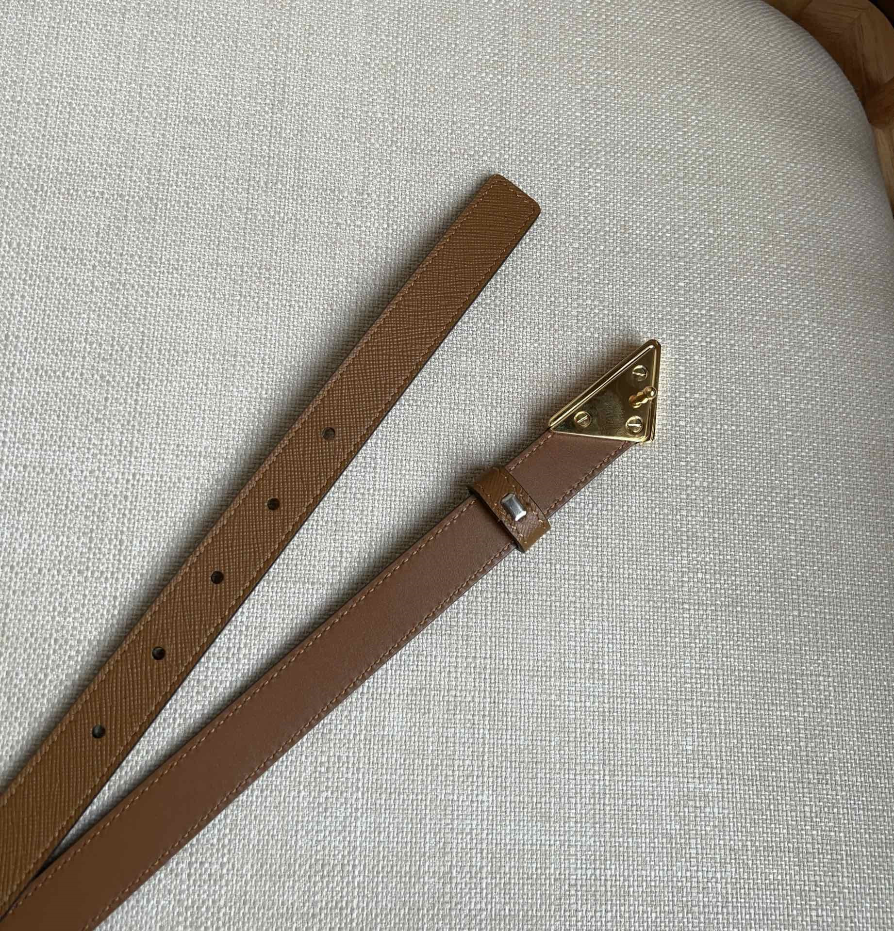 Pra*a triangle logo outline belt