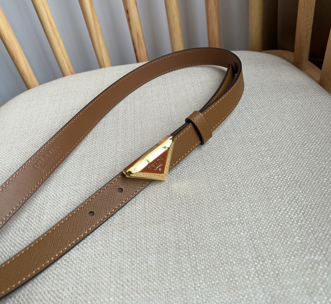 Pra*a triangle logo outline belt