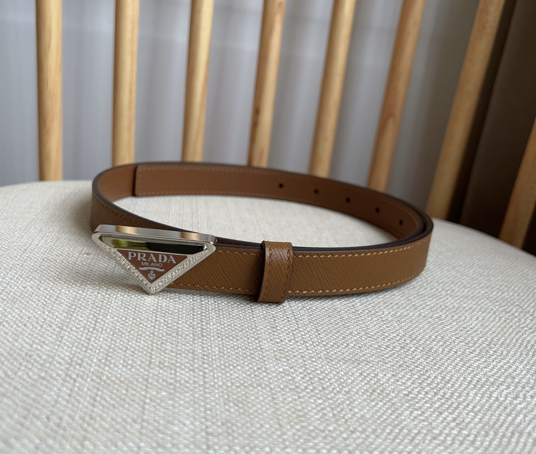 Pra*a triangle logo outline belt