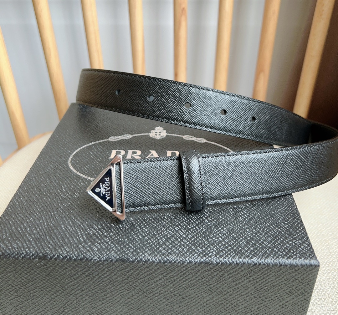 Pra*a triangle logo outline belt