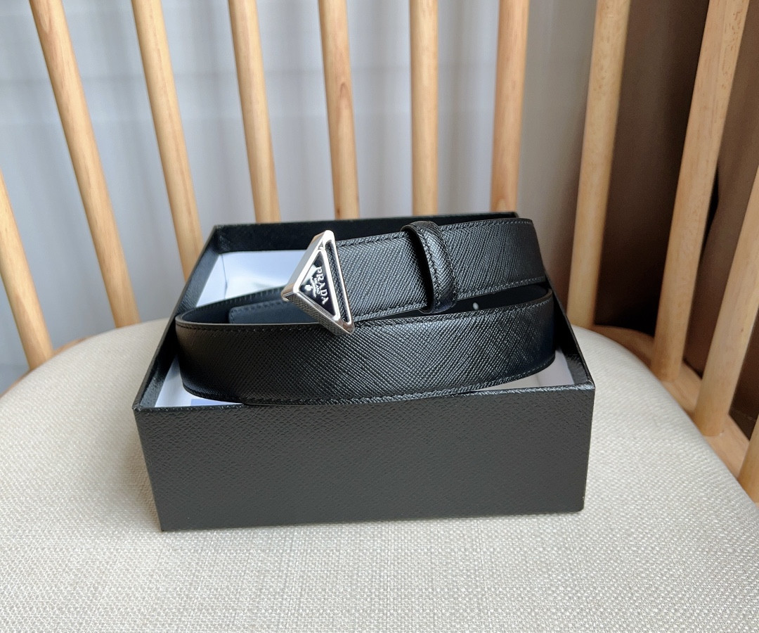Pra*a triangle logo outline belt