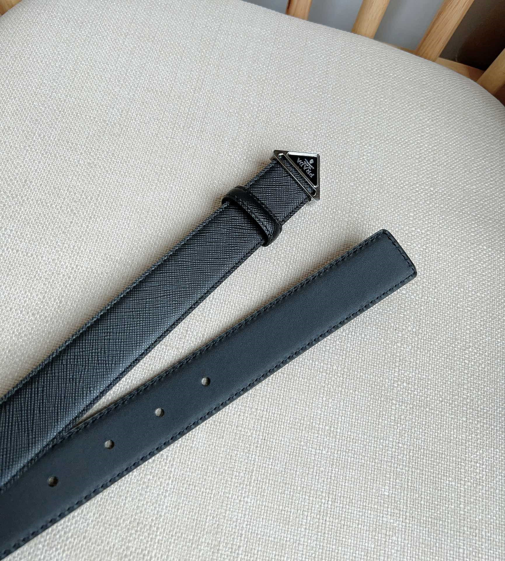 Pra*a triangle logo outline belt