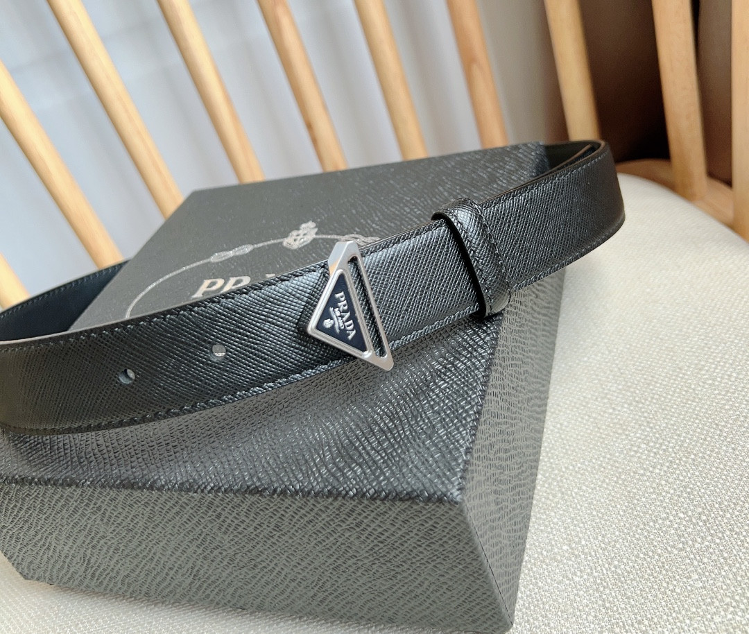Pra*a triangle logo outline belt