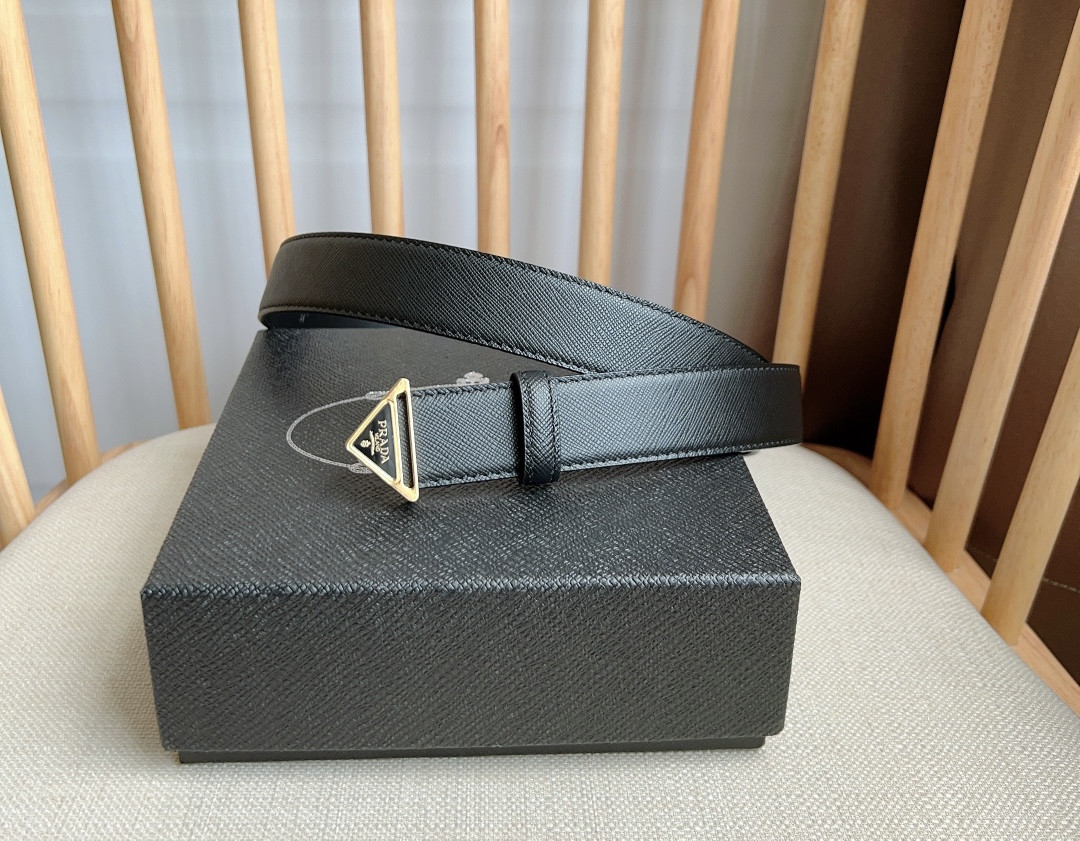 Pra*a triangle logo outline belt