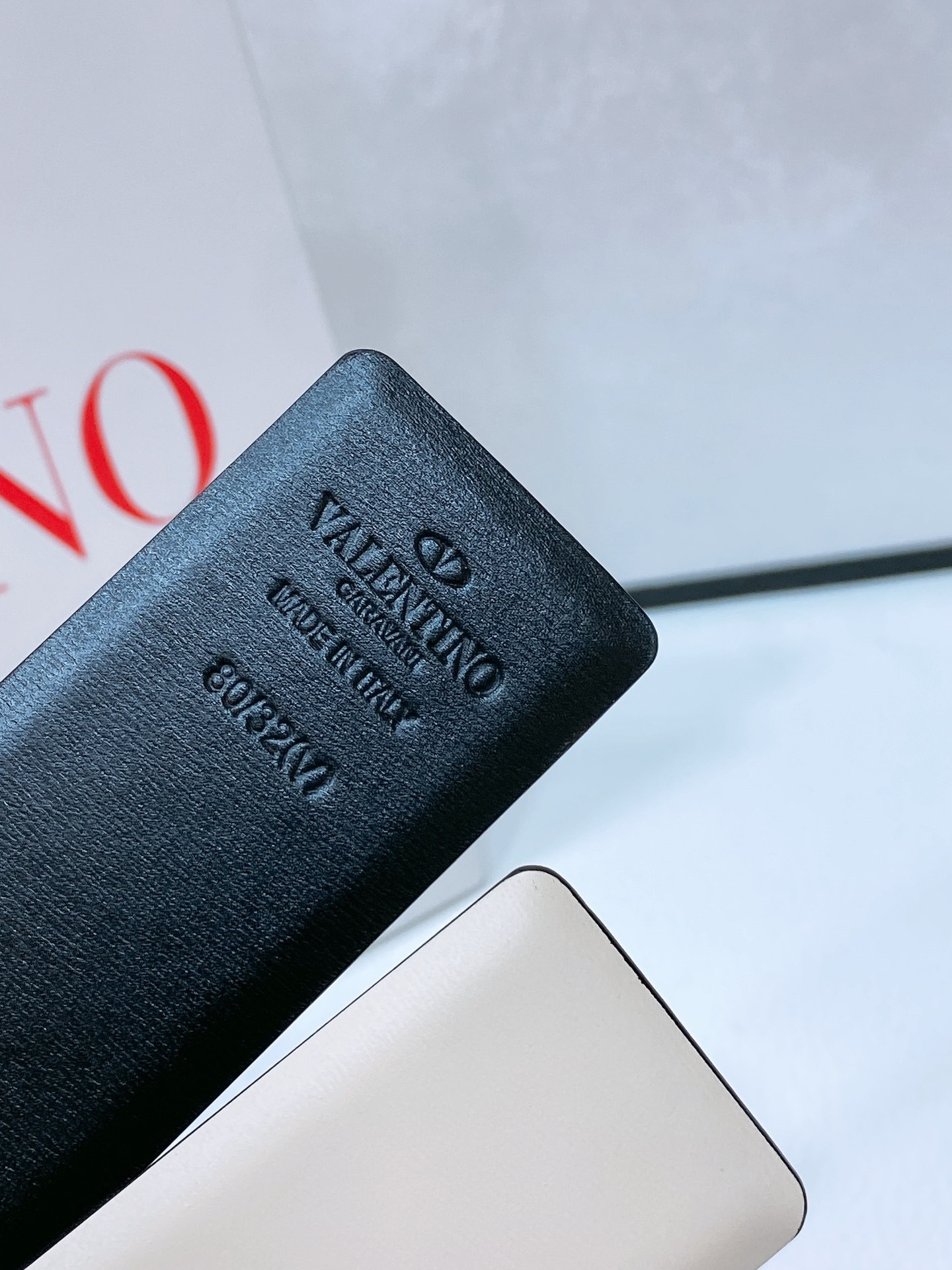 Va1e*ntin0 reversible calfskin belt