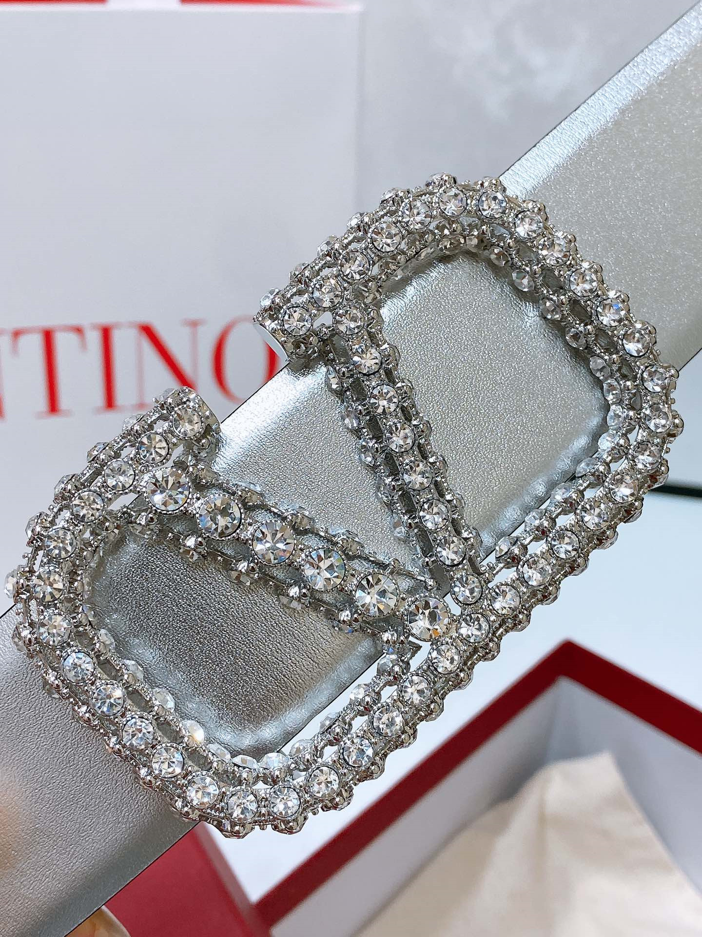 Va1e*ntin0 reversible calfskin belt