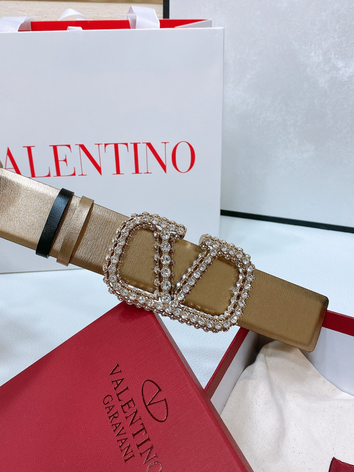 Va1e*ntin0 reversible calfskin belt