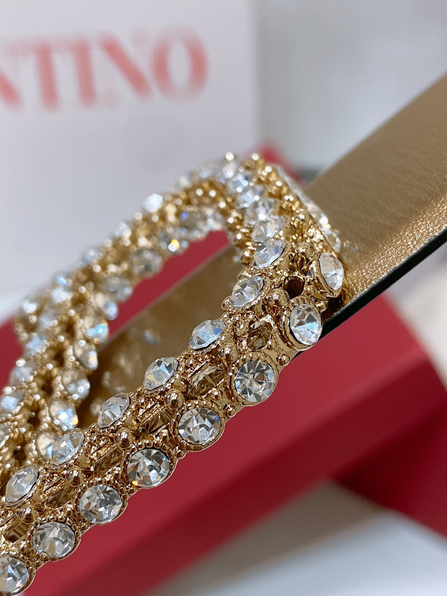 Va1e*ntin0 reversible calfskin belt