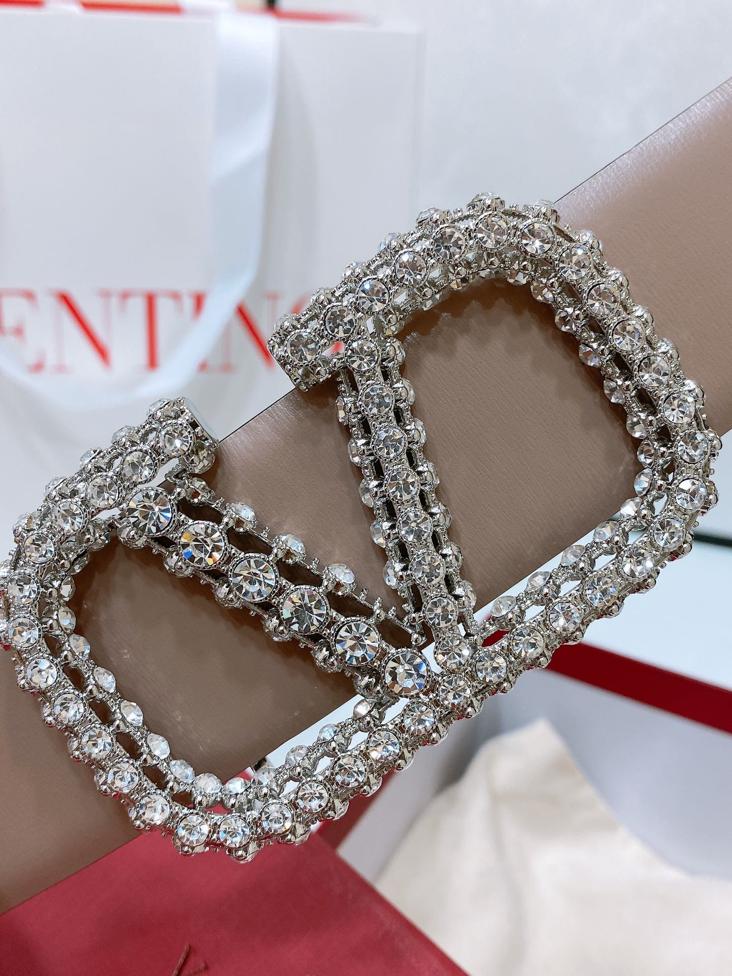 Va1e*ntin0 reversible calfskin belt