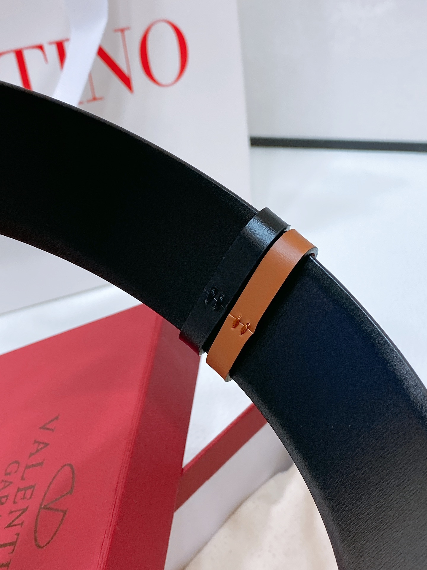 Va1e*ntin0 reversible calfskin belt