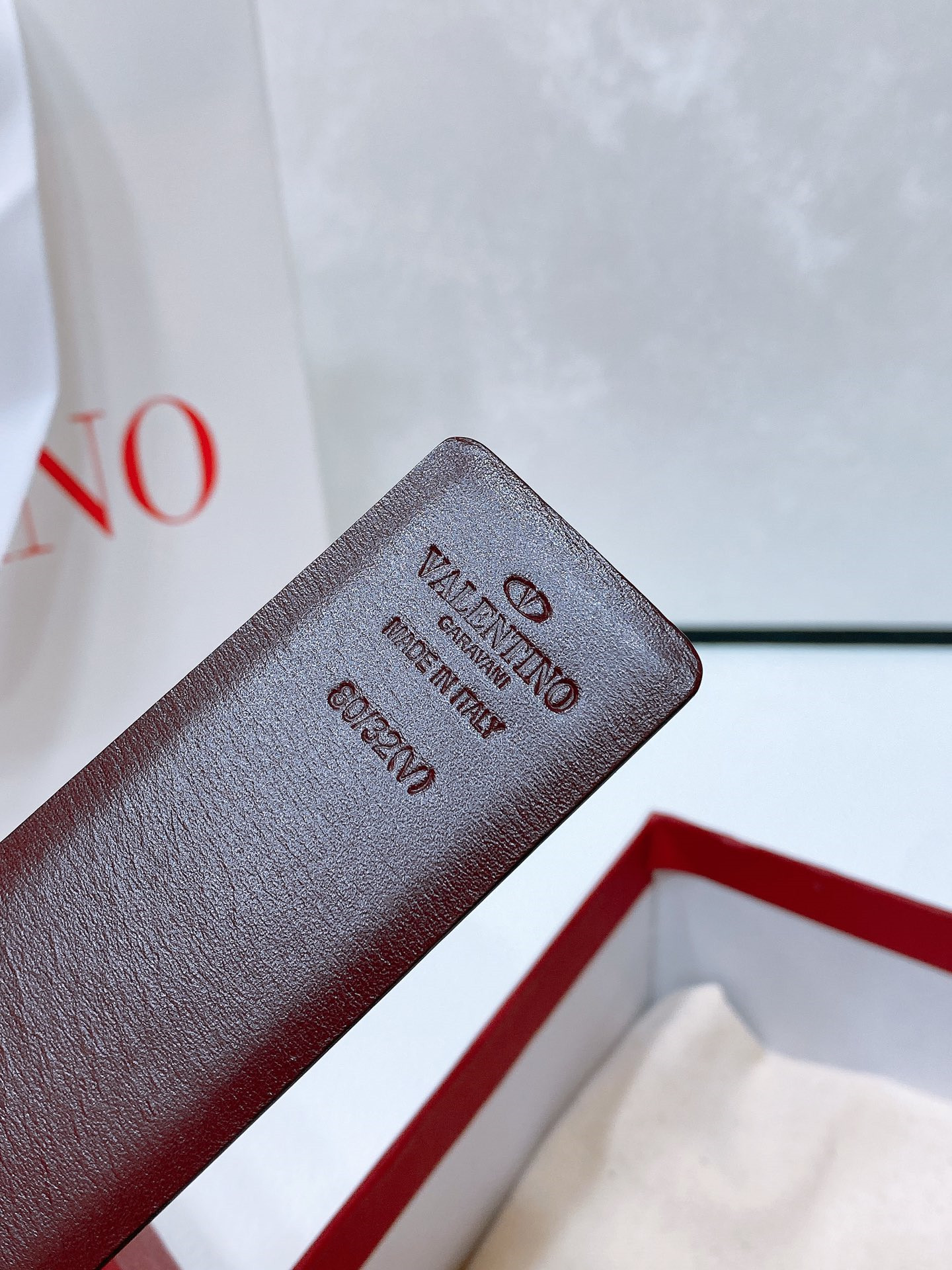 Va1e*ntin0 reversible calfskin belt