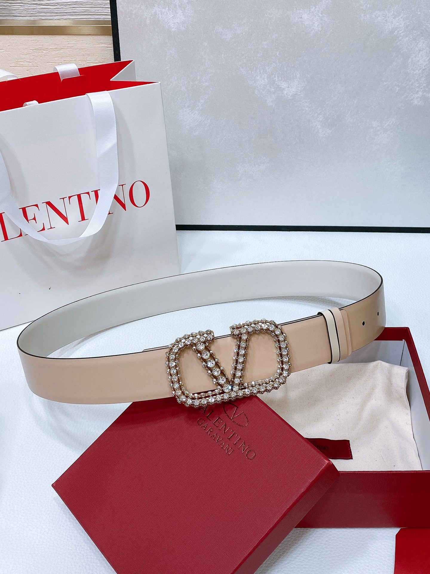 Va1e*ntin0 reversible calfskin belt