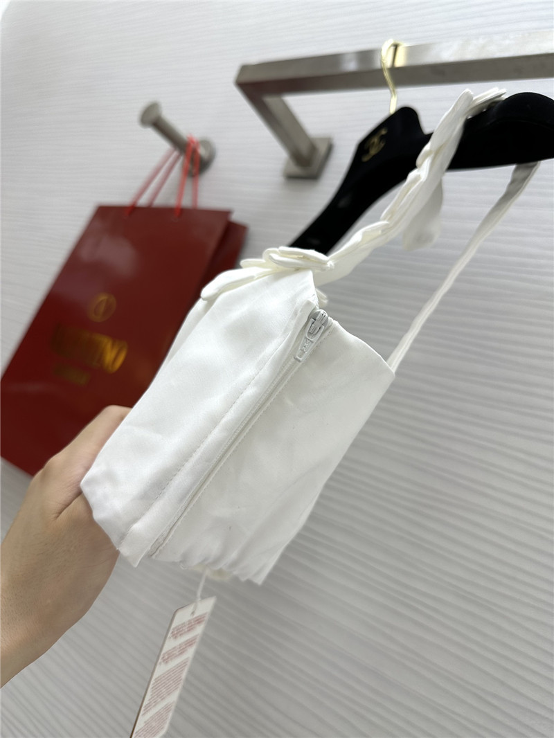 Va1e*ntin0 garavani white floral appliqué crop top