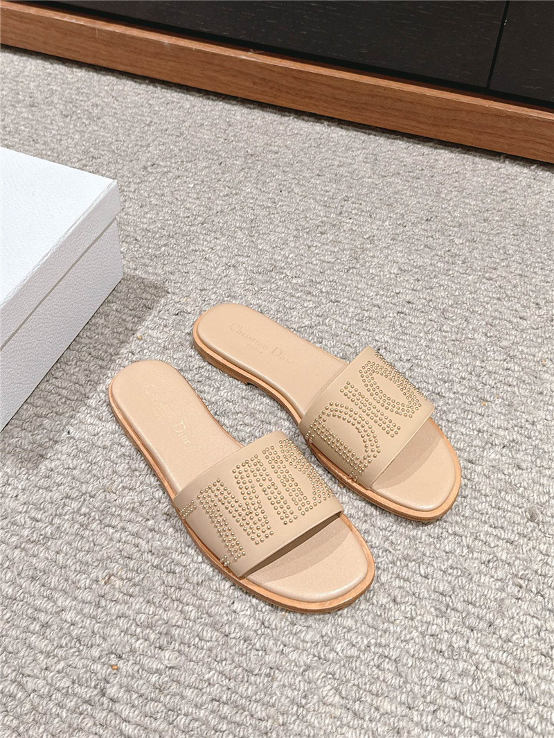 D10r dway slide beige calfskin with gold-finish studs