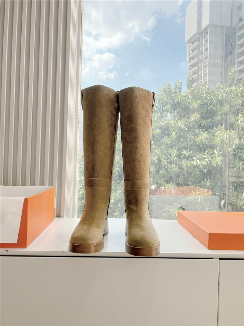 H**me5 beige suede horse boots