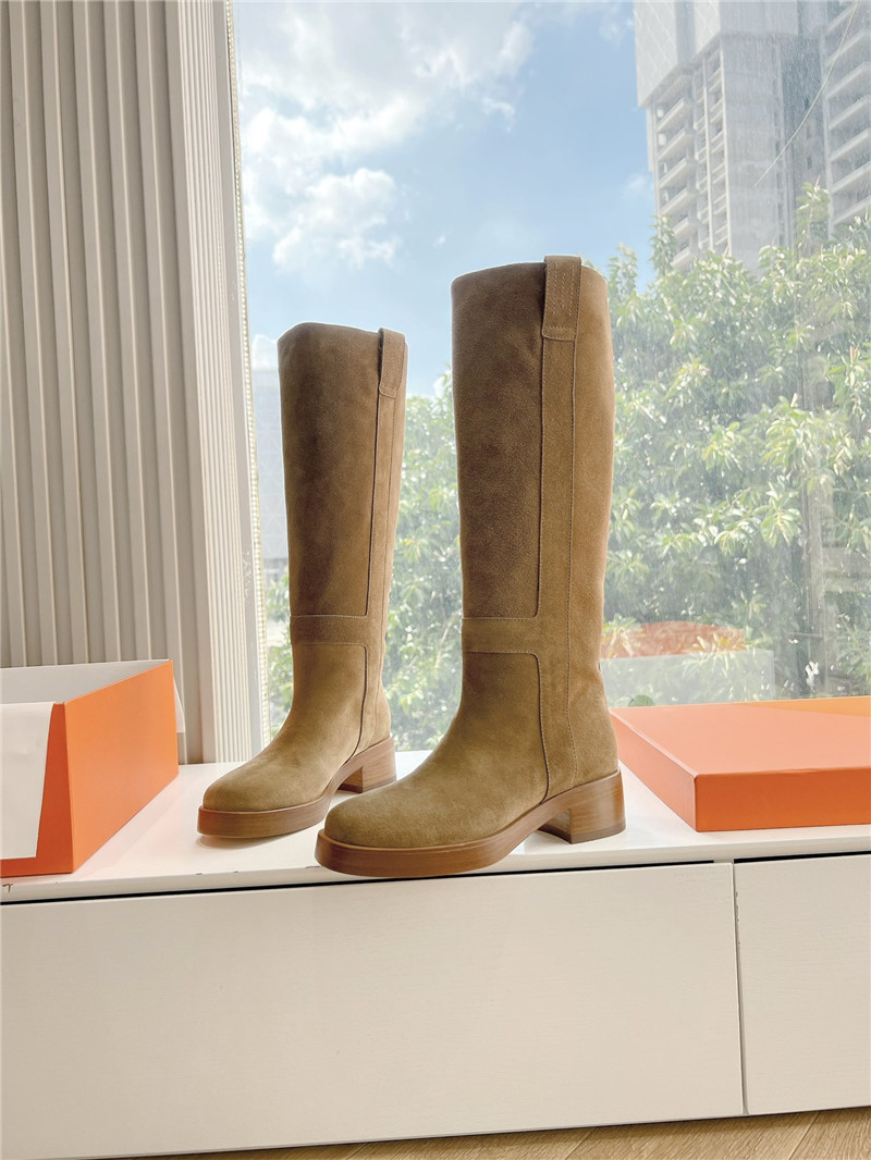 H**me5 beige suede horse boots