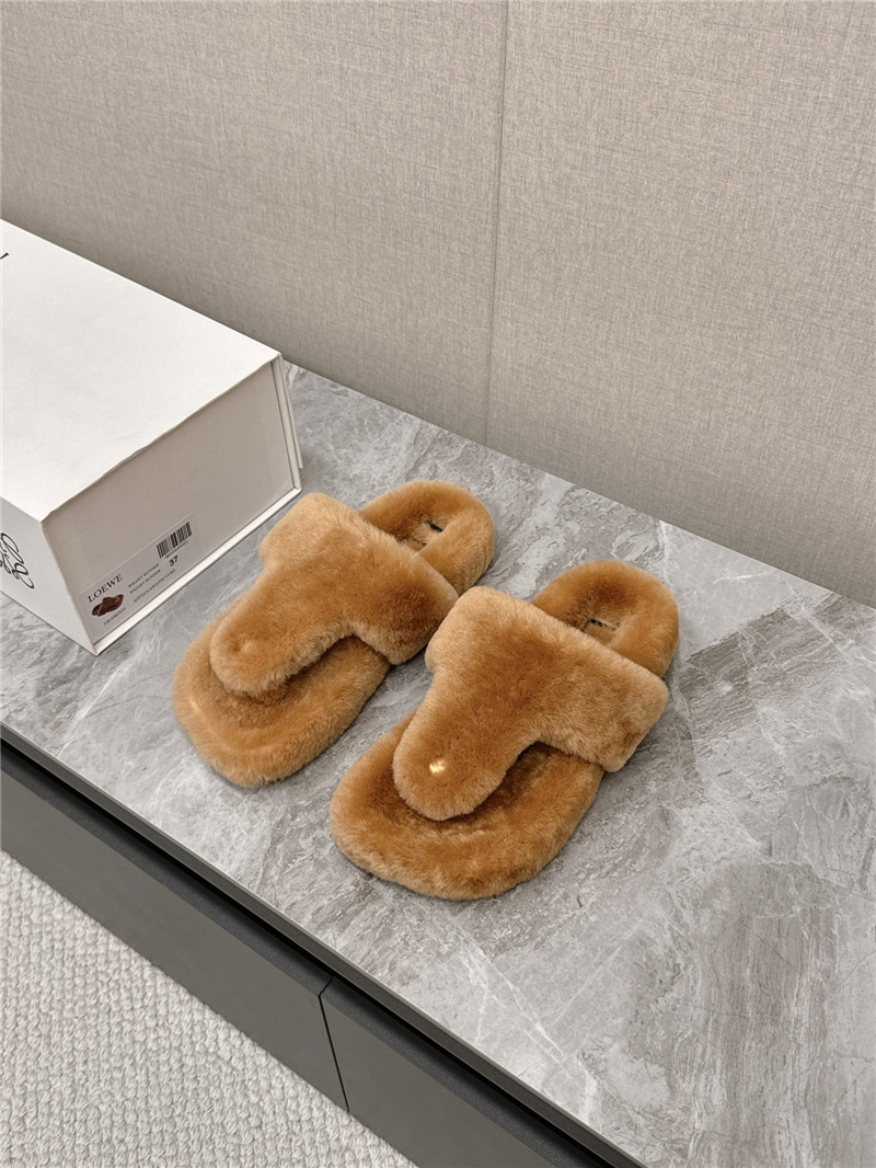 L0ew* toe post shearling sandals in neutrals