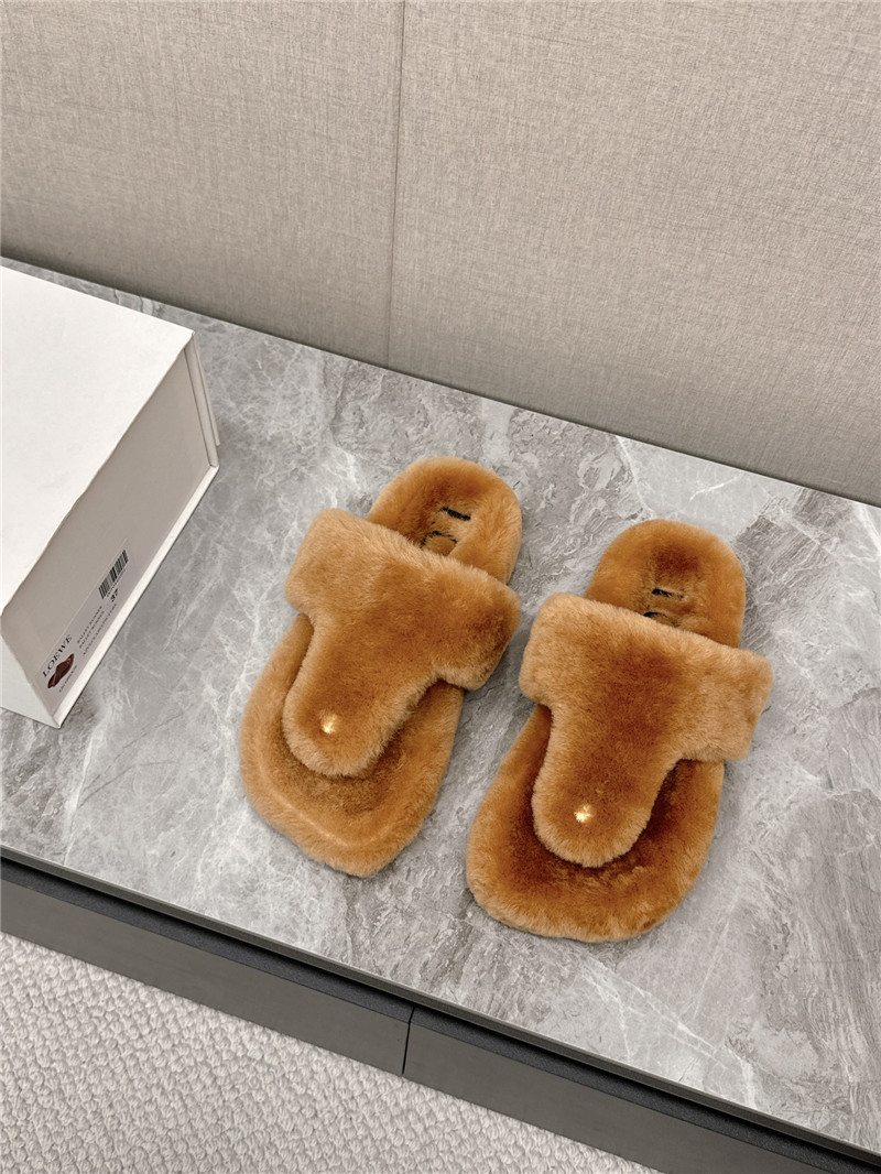 L0ew* toe post shearling sandals in neutrals