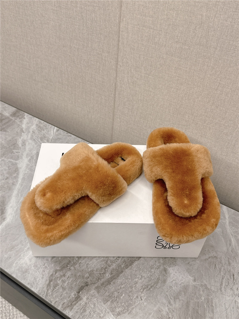 L0ew* toe post shearling sandals in neutrals