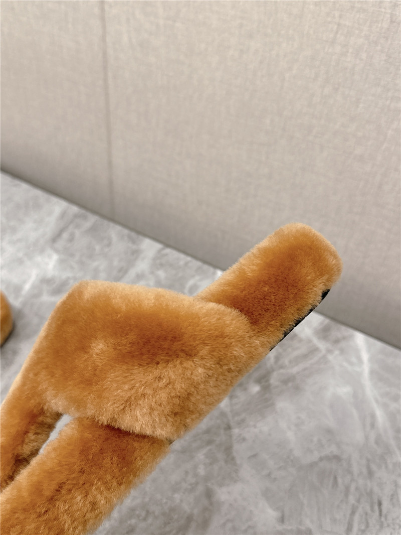 L0ew* toe post shearling sandals in neutrals