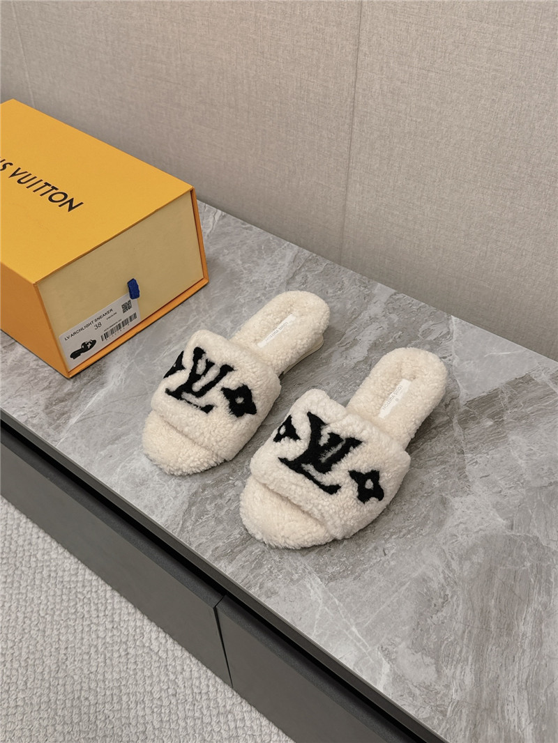 l0vis Vvtt0n paseo shearling comfort mule in white