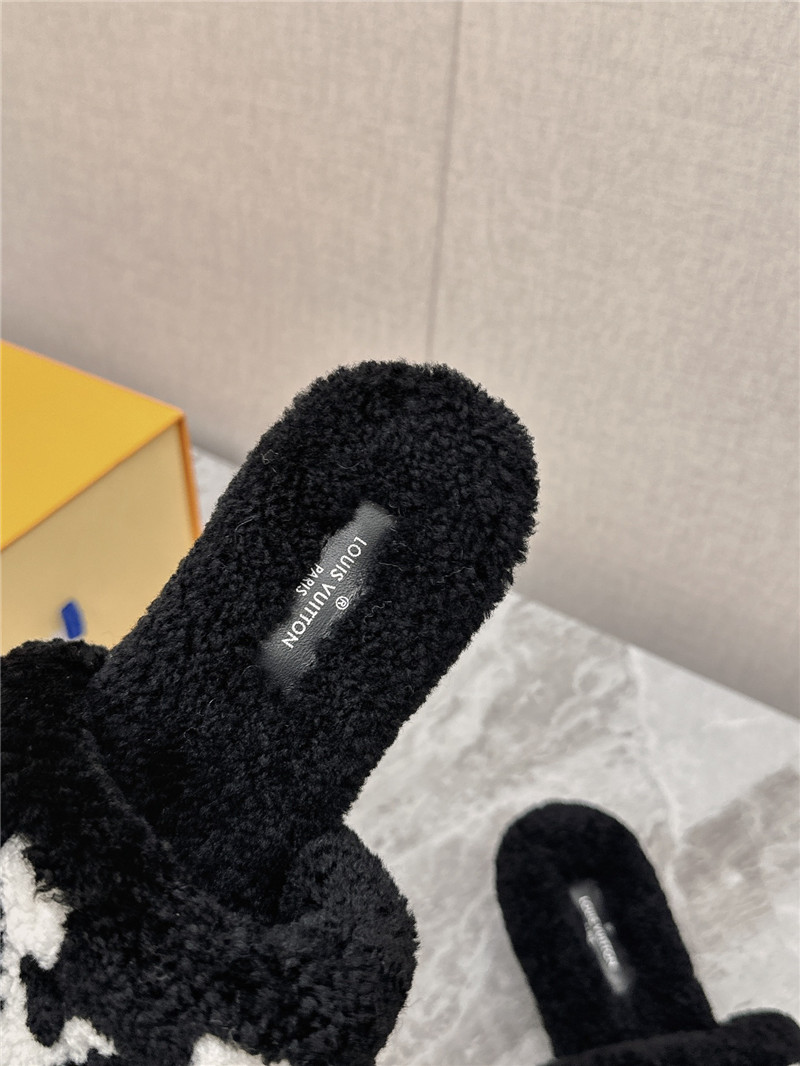 l0vis Vvtt0n paseo shearling comfort mule in black