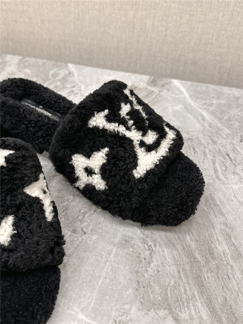 l0vis Vvtt0n paseo shearling comfort mule in black