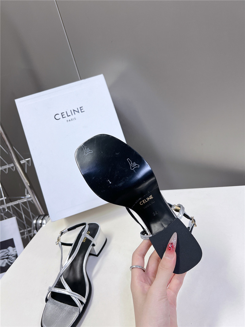 Ce1i*e cuir triomphe silver lambskin flat sandals