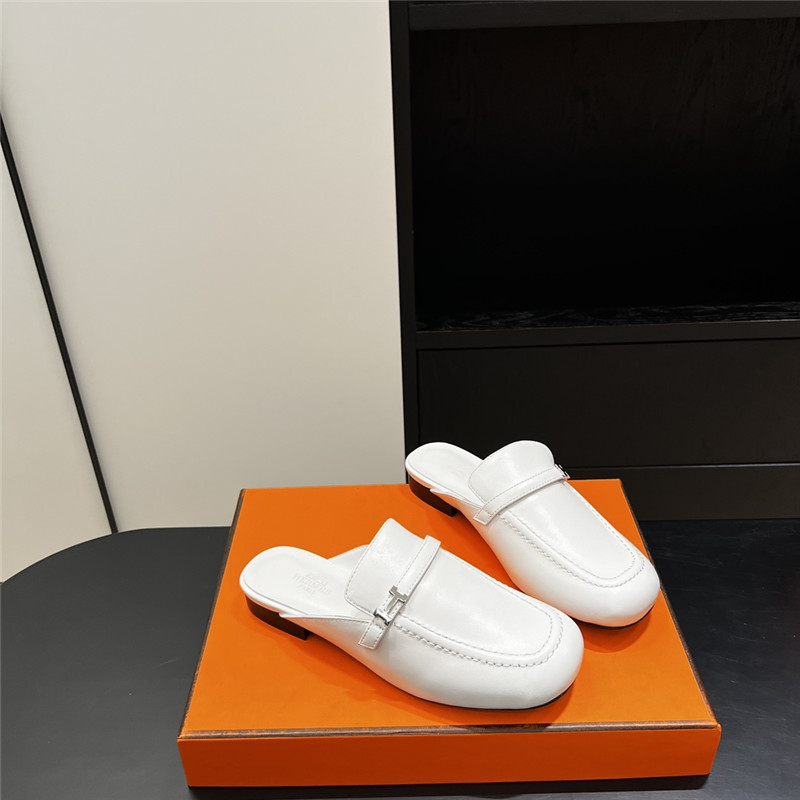 H**me5 buckle groupie mules white goatskin