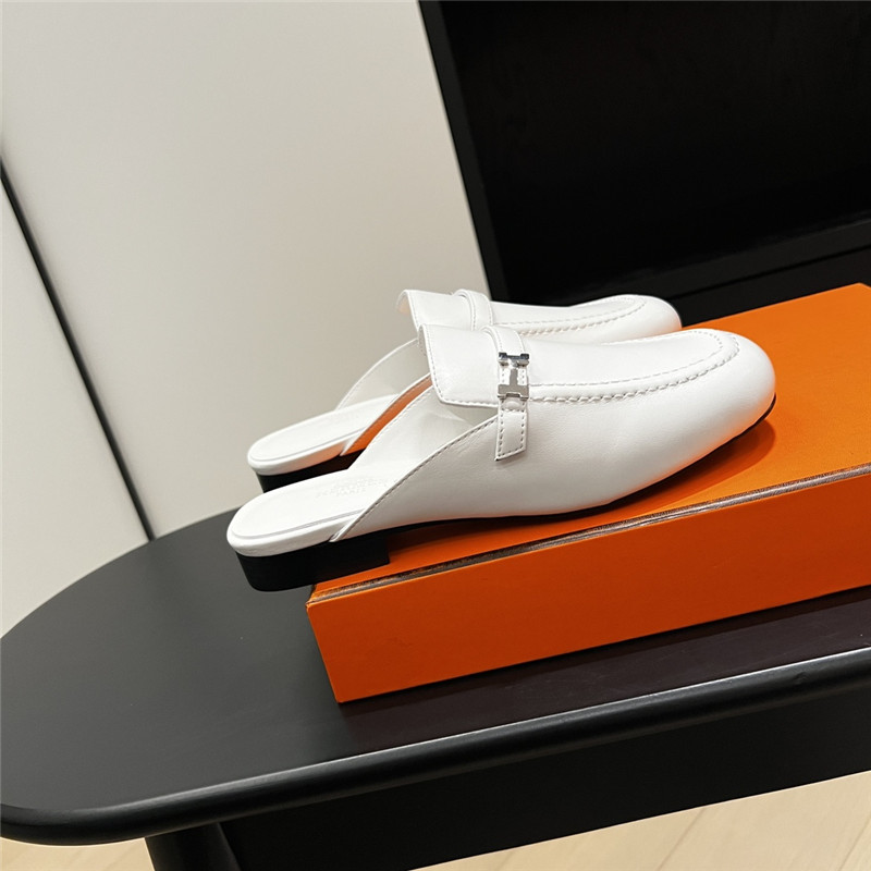 H**me5 buckle groupie mules white goatskin