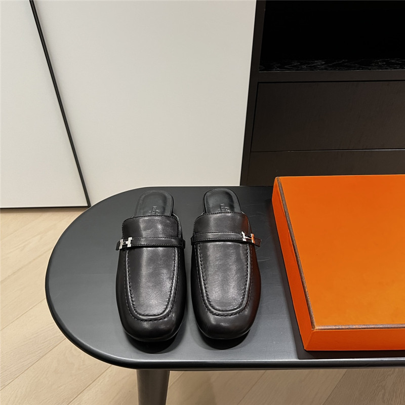 H**me5 buckle groupie mules black goatskin