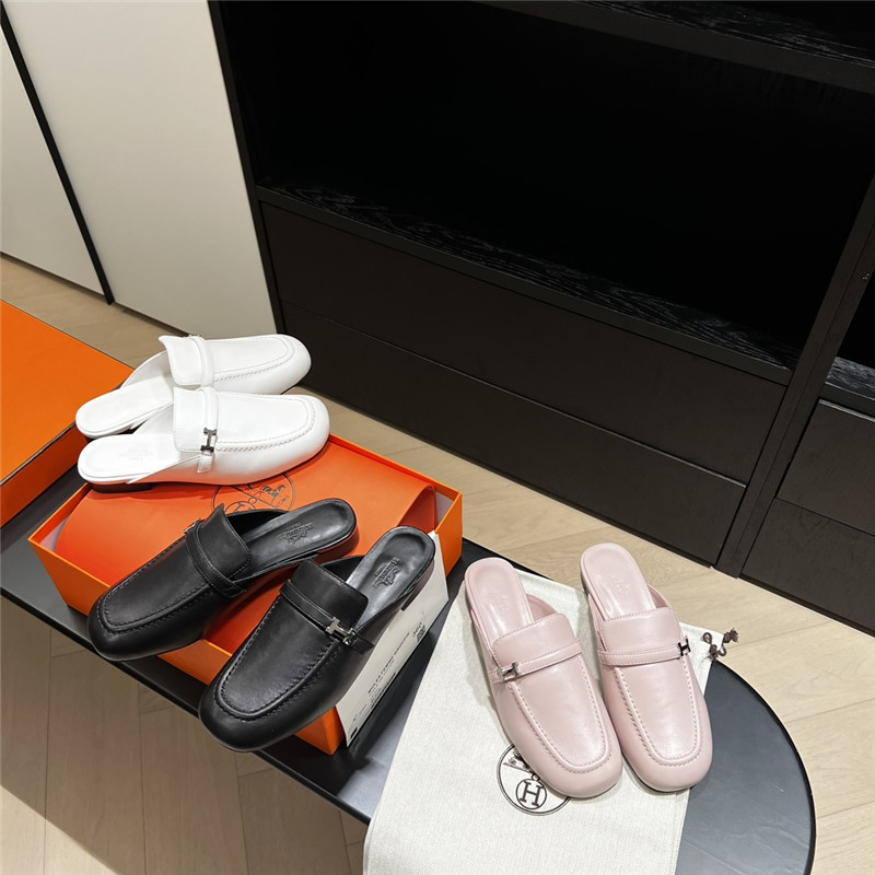 H**me5 buckle groupie mules black goatskin